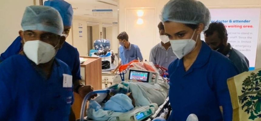 Lady doctor from Lucknow airlifted to  KIMS Secunderabad for lung transplant