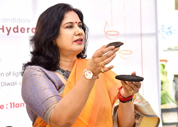 'Eco Divas' create eco- friendly diyas from cow dung, to preserve the environment & atmospheric temperature!