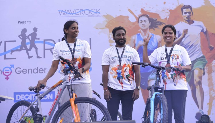 Over 3500 sprinters at the 5th WaveRun spread the message of inclusivity and sustainability, at WaveRock