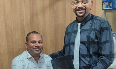 Dr. Ashish Arbat performs a Bilateral hip replacement surgery on Lala Dhumal, helping him walk again