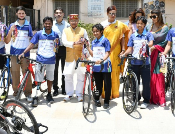 Hon'ble Governor of Telangana Shri Shiv Pratap Shukla felicitates Para-Athletes at the 14th Presentation & Felicitation Ceremony of Aditya Mehta Foundation